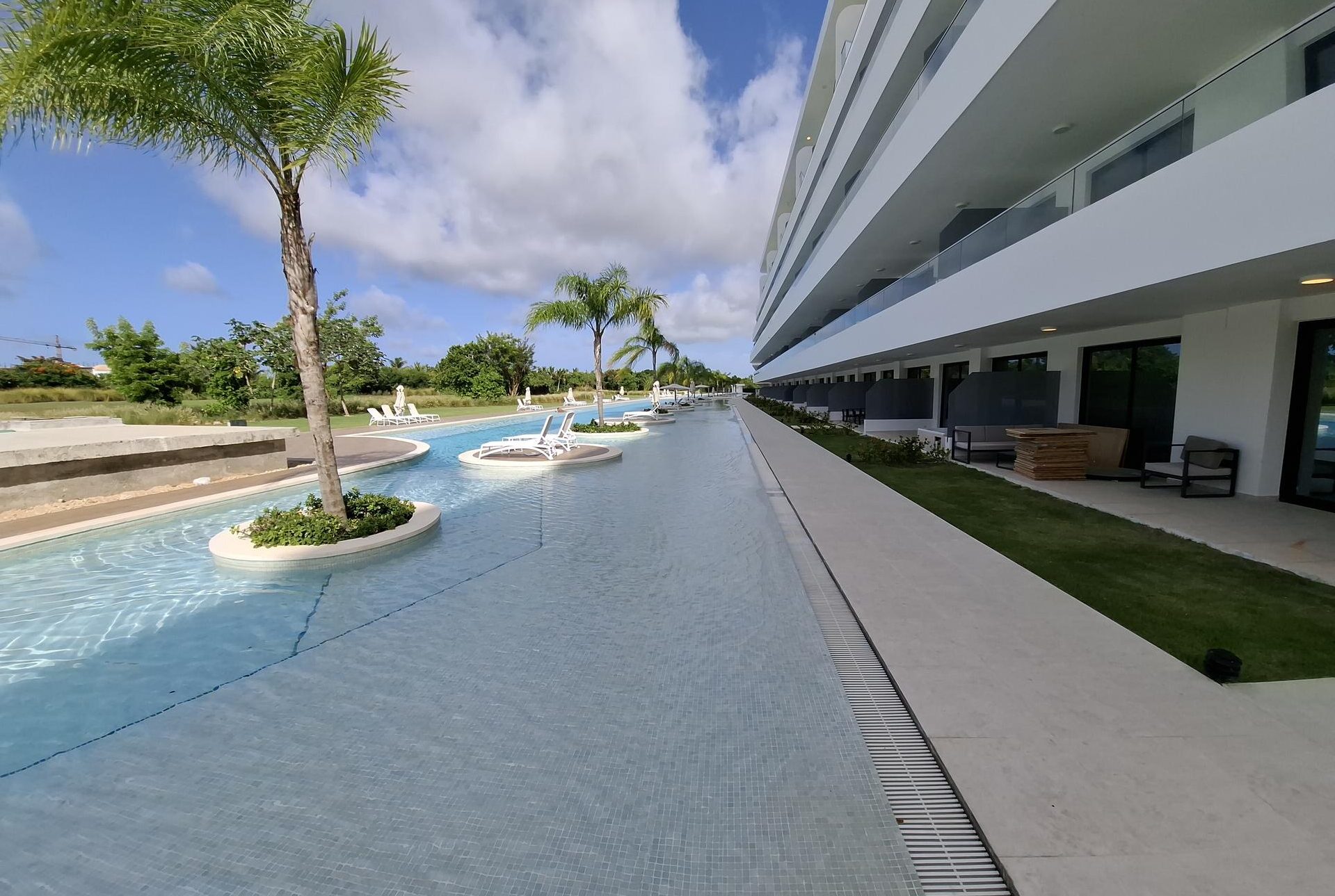 This apartment has it all! Take advantage of this unique opportunity